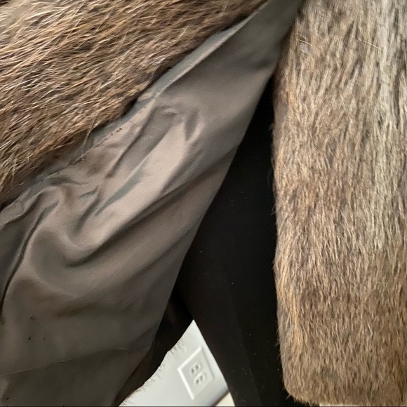 Fur COAT VINTAGE  BEAVER FUR COAT WITH TOGGLE CLOSURES - Picture 8 of 11